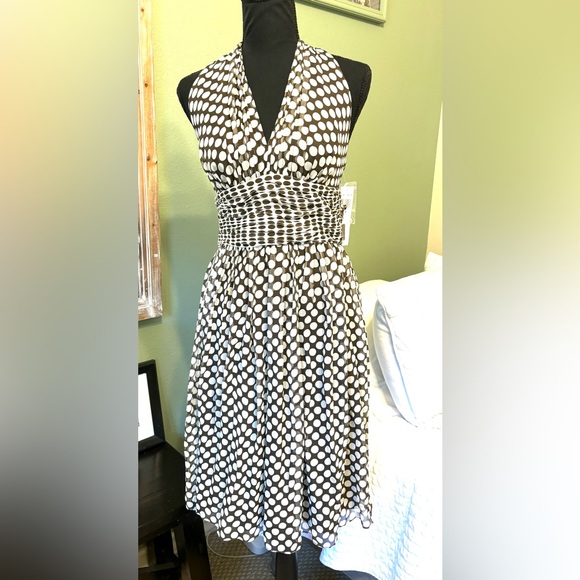 Maggy London Dresses & Skirts - NWT NEW Silk Sz 6 Maggie London halter polka dot white brown midi dress Medium